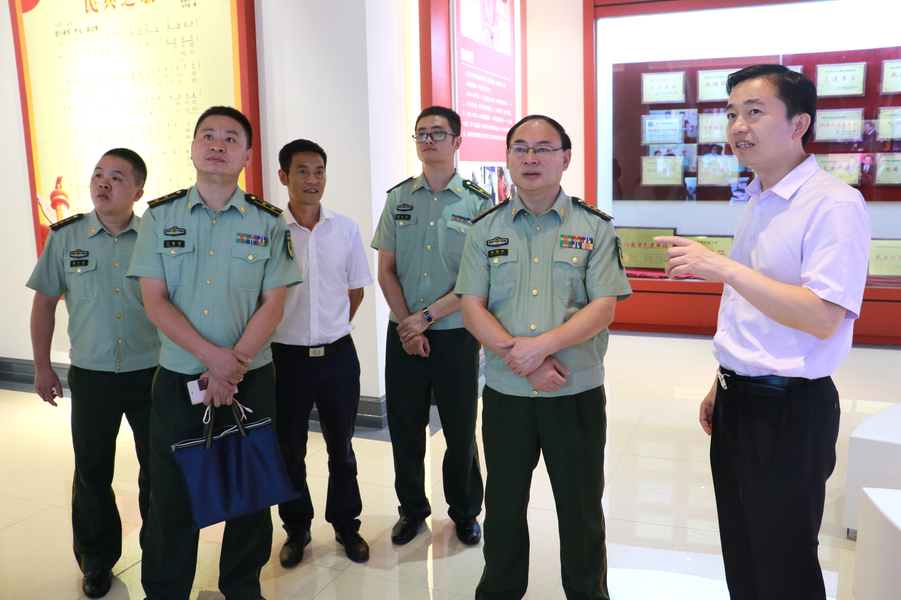 上海省消防總隊調研尊龍凱時航空小鎮